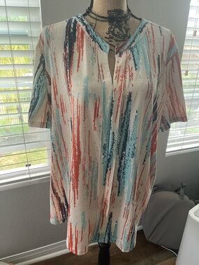Women’s Cream Short-Sleeve Split-Neck Top with Coral & Aqua Brushstroke Print
